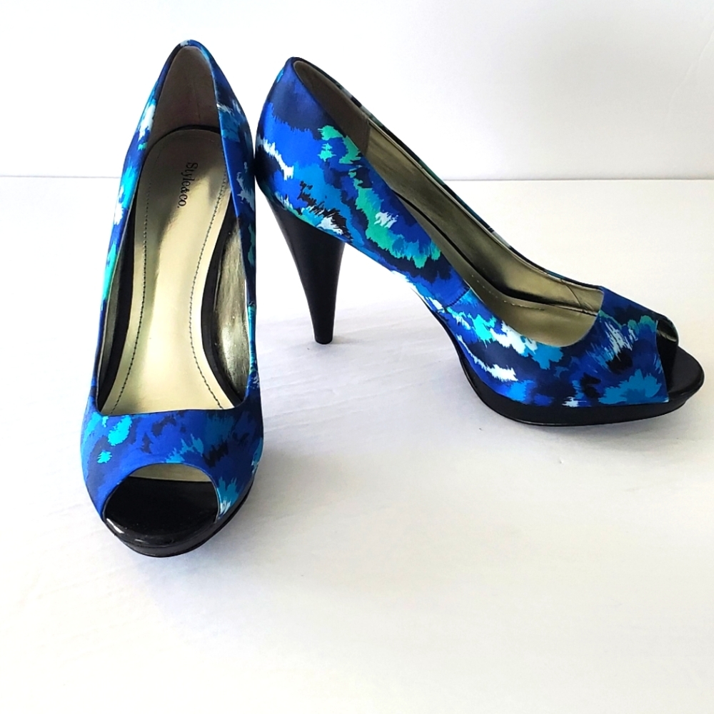 Ladies blue patterned shoe with modern cone heel.